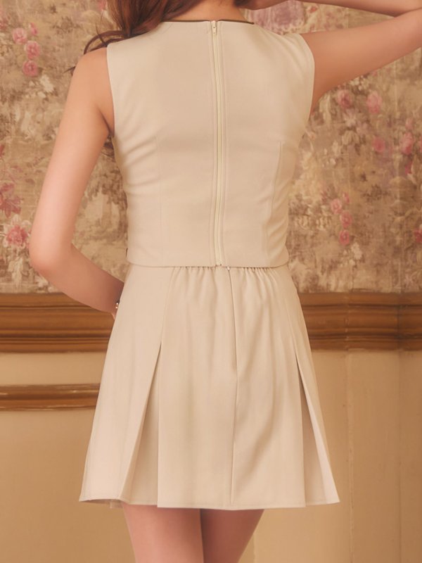 モデル：明日花キララ　身長：162cm　着用サイズ：Sサイズ