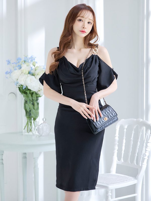 モデル:真優川咲 身長:159cm 着用サイズ:Sサイズ