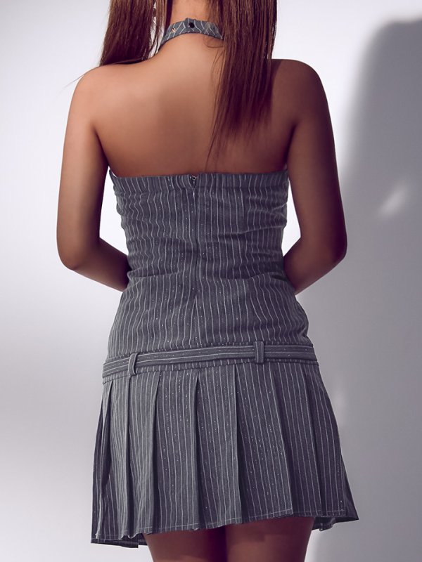 モデル：如月れい　身長：156cm　着用サイズ：Sサイズ