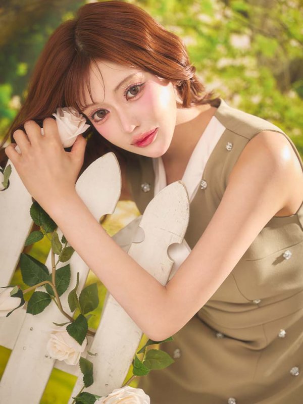 モデル：明日花キララ　身長：162cm　着用サイズ：Sサイズ