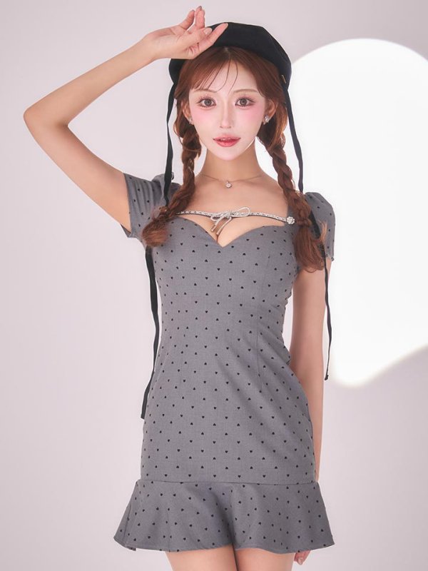 モデル：明日花キララ　身長：162cm　着用サイズ：Sサイズ