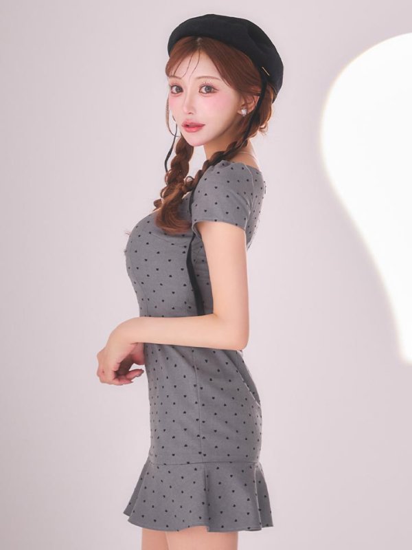 モデル：明日花キララ　身長：162cm　着用サイズ：Sサイズ