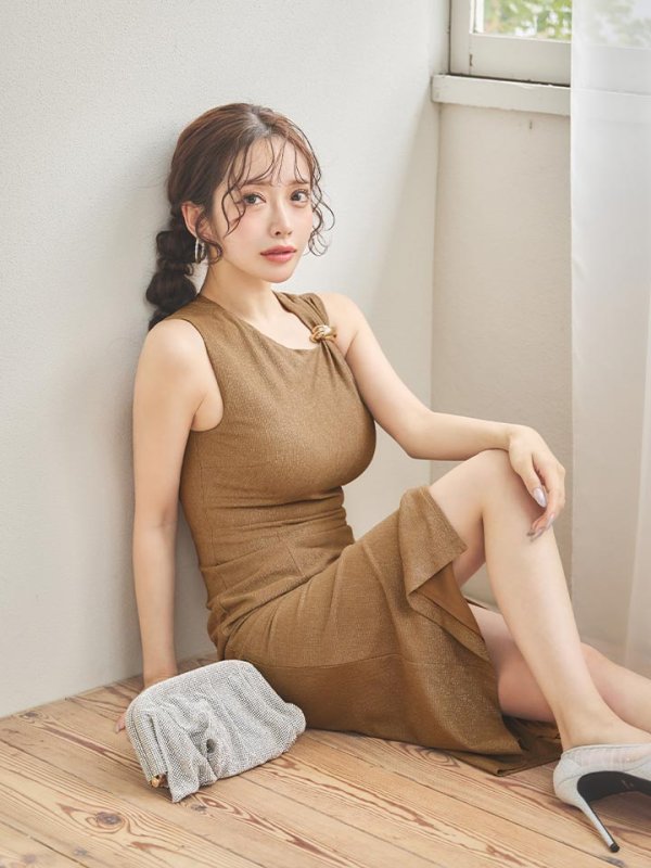 モデル：朝陽凪　身長：156cm　着用サイズ：Sサイズ