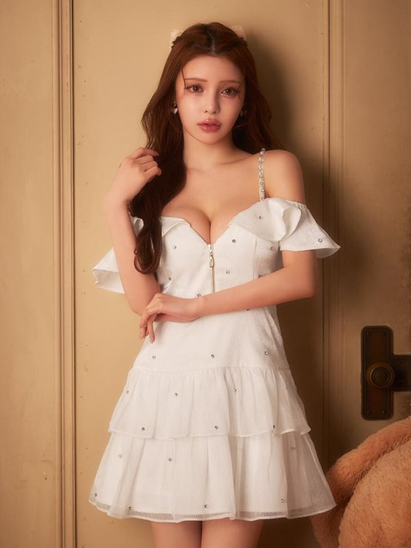 ホワイト　モデル：ももか　身長：156cm　着用サイズ：Sサイズ