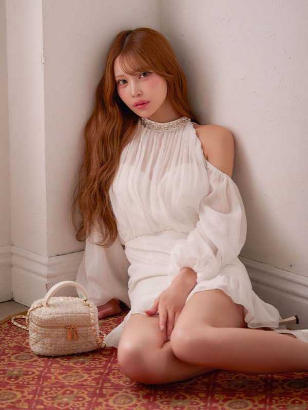 ホワイト　モデル：るりぴ　身長：165cm　着用サイズ：Sサイズ