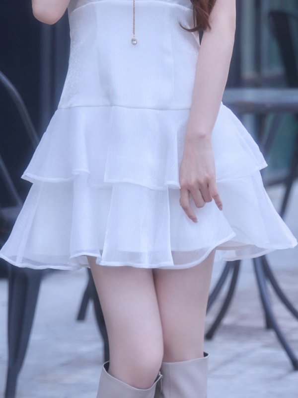 ホワイト モデル：ももか　身長：156cm　着用サイズ：Sサイズ