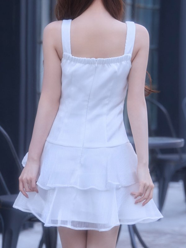 ホワイト モデル：ももか　身長：156cm　着用サイズ：Sサイズ