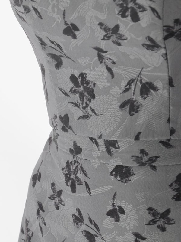 グレー