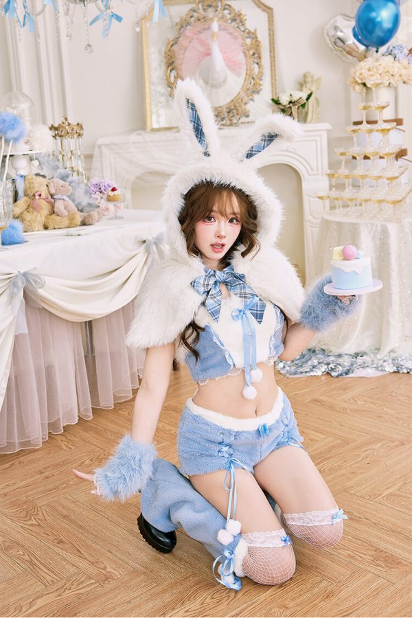 ブルー モデル：身長：162cm　着用サイズ：Fサイズ