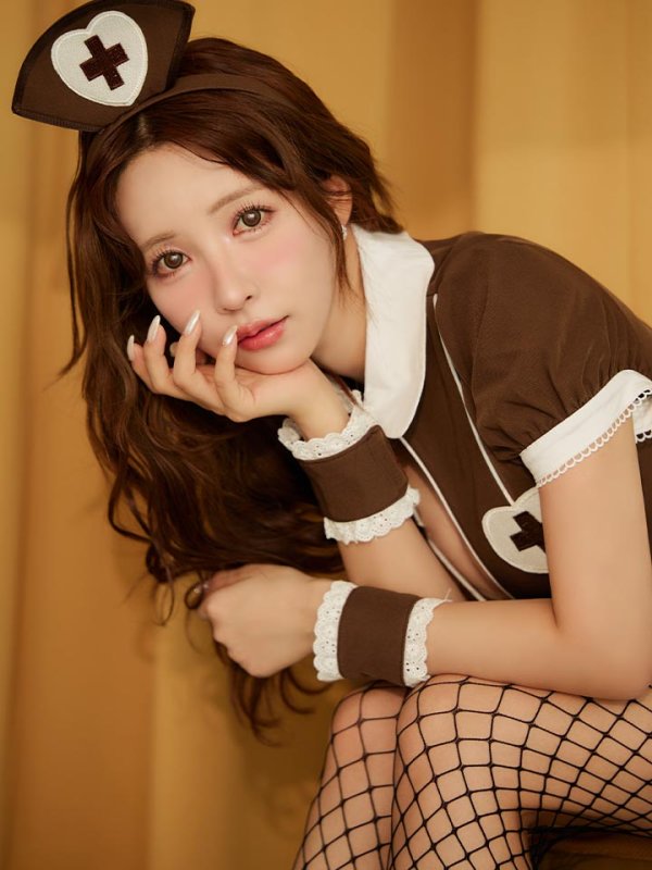 ブラウン モデル:三上悠亜 身長:159cm 着用サイズ:Sサイズ