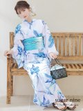 【即日発送】白地×水彩ブルーの清涼漂う百合浴衣 OBI-g-500-kj-11-AQM / HIMO-900-yn-4-GYxGY / YA-945-kj-W / HEKO-800-sb-5-W / GETA-02-ok-3-LBL go [YMT]