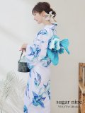 【即日発送】白地×水彩ブルーの清涼漂う百合浴衣 OBI-g-500-kj-11-AQM / HIMO-900-yn-4-GYxGY / YA-945-kj-W / HEKO-800-sb-5-W / GETA-02-ok-3-LBL go [YMT]
