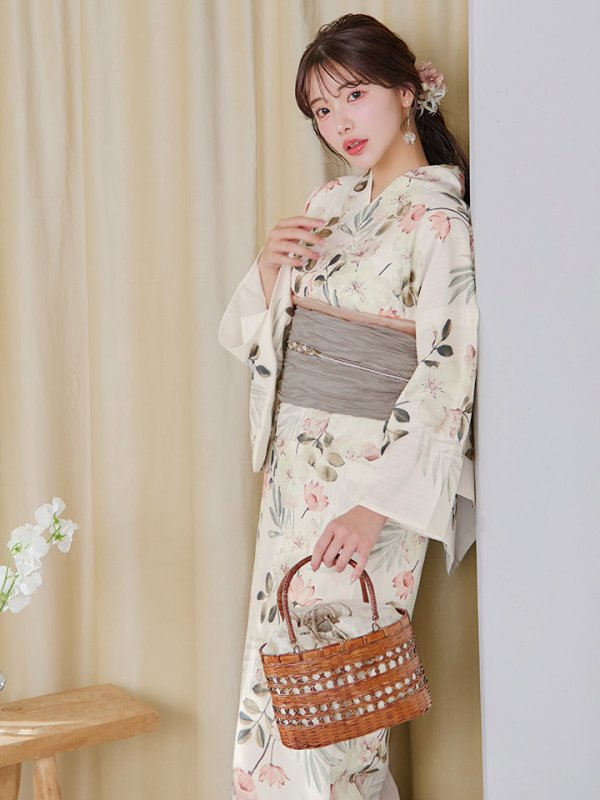 モデル：えみ姉　身長：158cm　着用サイズ：Fサイズ