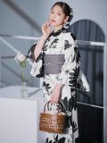 モノトーンフラワーレトロモダン浴衣 OBI-hira-100-ok-5-GYxSV / HIMO-900-yn-1-B / HEKO-800-sb-5-W / YA-1086-wk-B / GETA-01-kj-3-IV/ [yo/YMT]