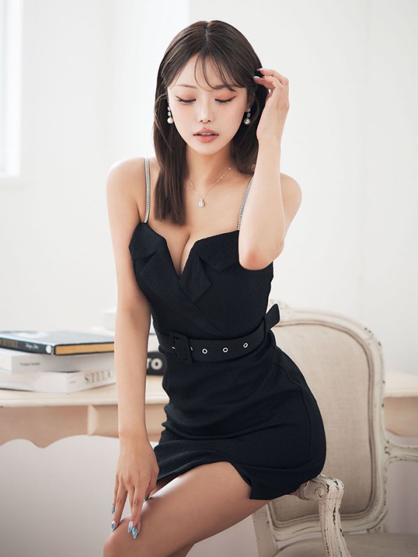 モデル：如月れい　身長：156cm　着用サイズ：Sサイズ