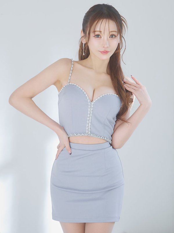 モデル:真優川咲 身長:159cm 着用サイズ:Sサイズ