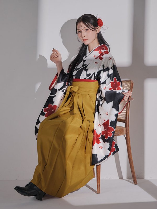 画像10: 【予約商品/1月中旬発送予定】白×赤百合 ブラック二尺袖着物【卒業袴３点セット 二尺袖着物/帯/袴】