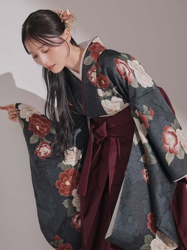 画像2: 【予約商品/1月中旬発送予定】白×赤椿 ブラック二尺袖着物【卒業袴３点セット 二尺袖着物/帯/袴】