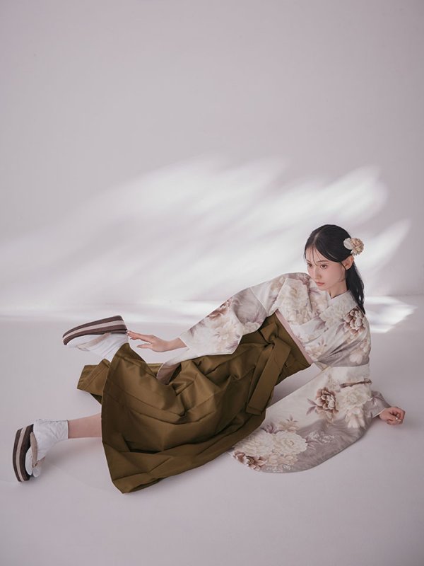 画像9: 【予約商品/1月中旬発送予定】グレーピンクフラワー グラデーション二尺袖着物【卒業袴３点セット 二尺袖着物/帯/袴】