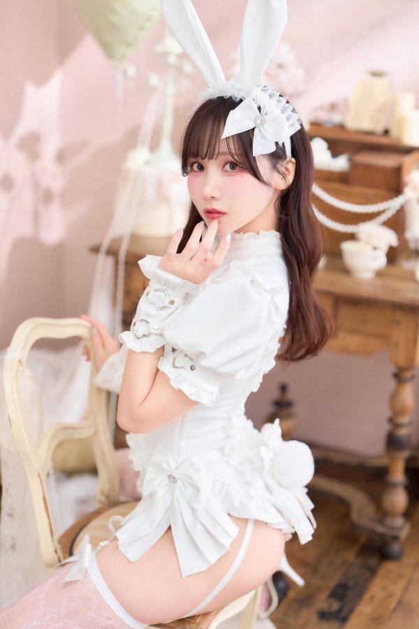 ホワイト　身長：165cm　着用サイズ：Fサイズ
