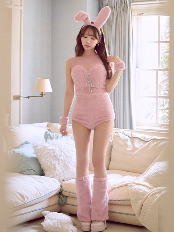 ピンク　モデル：三上悠亜　身長：159cm　着用サイズ：Sサイズ