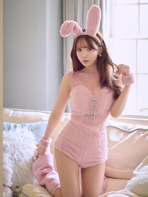 ピンク　モデル：三上悠亜　身長：159cm　着用サイズ：Sサイズ