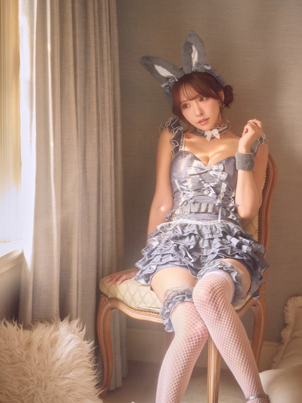 グレー　モデル：三上悠亜　身長：159cm　着用サイズ：Sサイズ