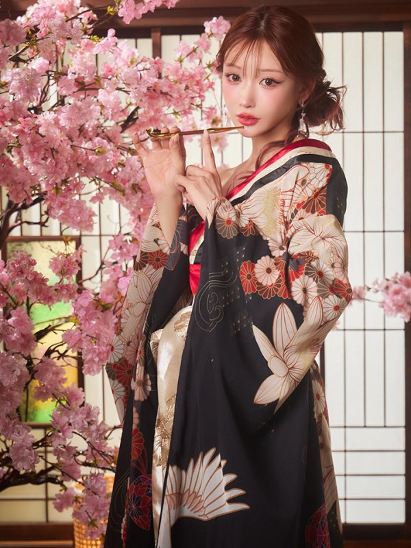 モデル：明日花キララ　身長：162cm　着用サイズ：Sサイズ