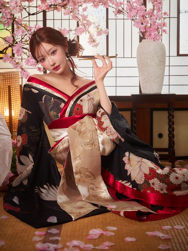 モデル：明日花キララ　身長：162cm　着用サイズ：Sサイズ