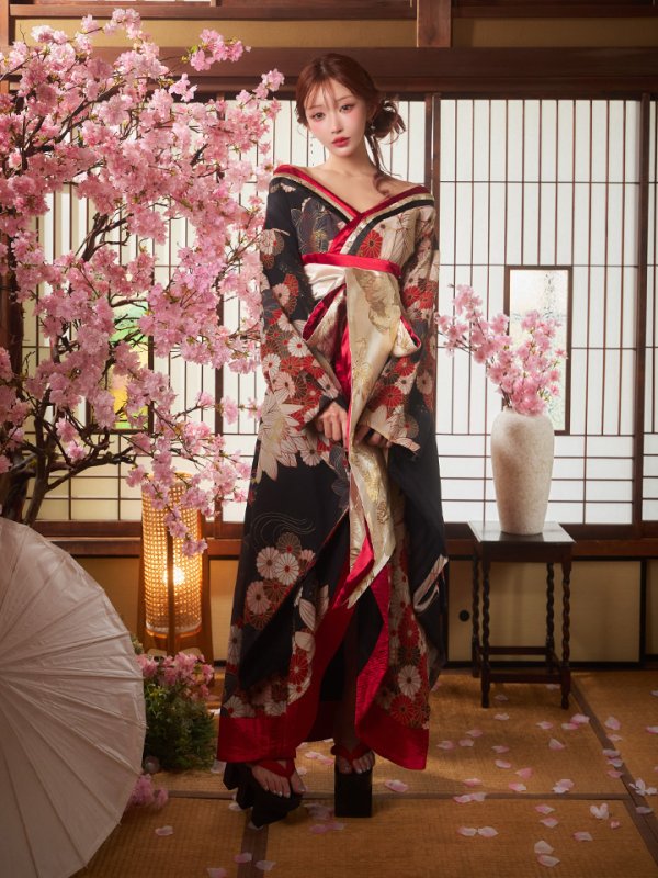 モデル：明日花キララ　身長：162cm　着用サイズ：Sサイズ