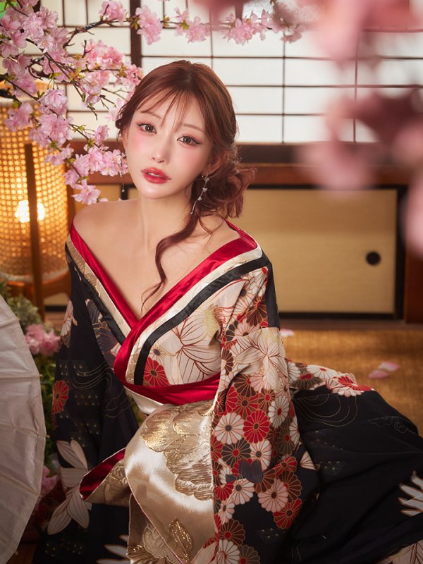 モデル：明日花キララ　身長：162cm　着用サイズ：Sサイズ