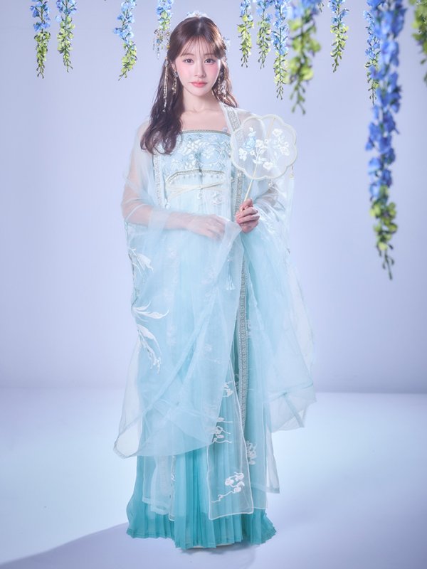 画像8: 【即日発送】【送料無料！】【ハロウィン】アイスブルー刺繍ロングシフォン漢服セット【コスプレ3点SET】【Fサイズ】[OF04]加藤美南着用