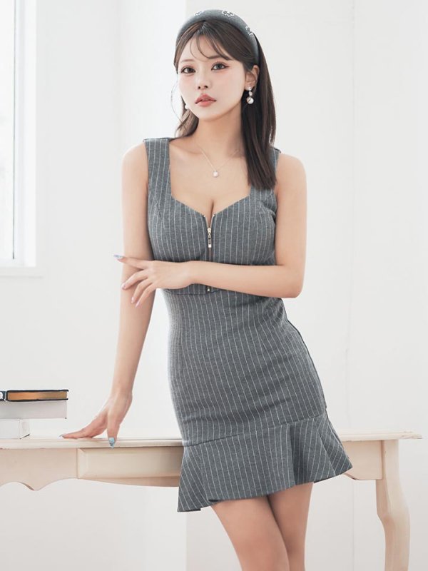 モデル：如月れい　身長：156cm　着用サイズ：Sサイズ