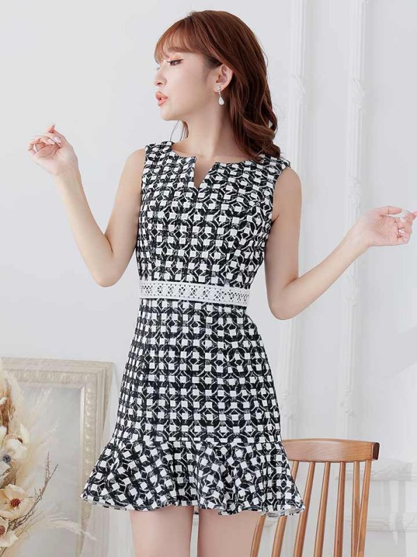 モデル：杉山佳那恵　身長：159cm　着用サイズ：Sサイズ