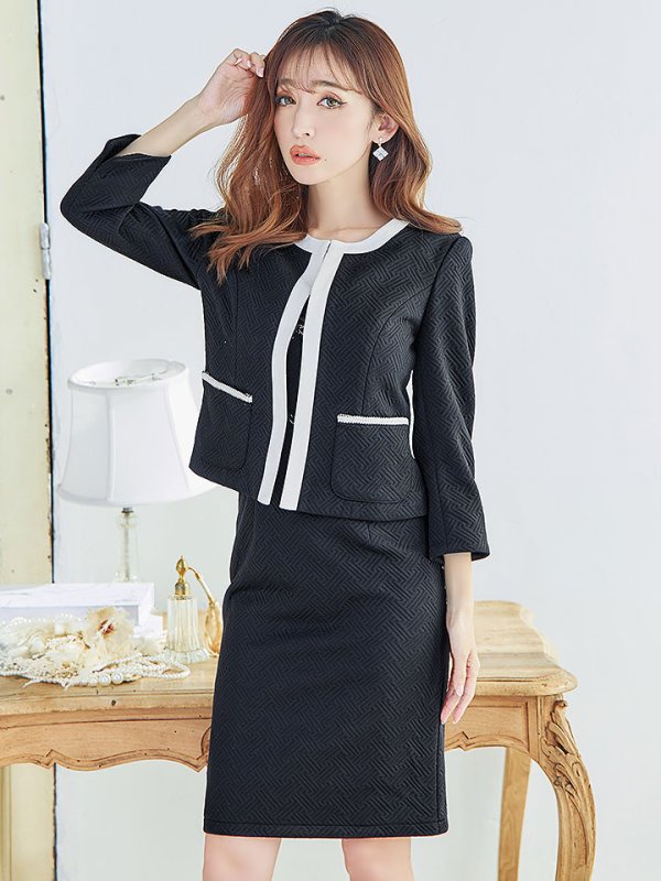 モデル：杉山佳那恵　身長：159cm　着用サイズ：Sサイズ