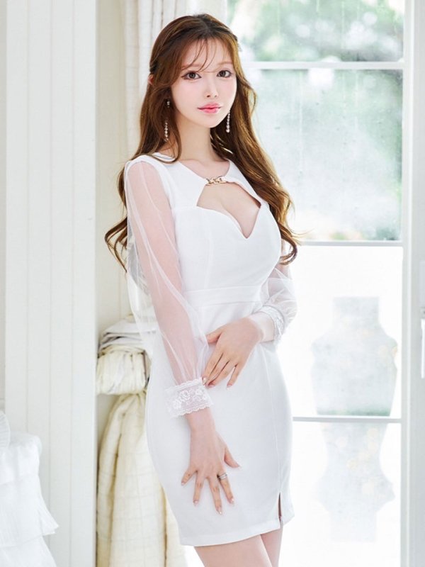 モデル：桜伊みやこ　身長：168cm　着用サイズ：Sサイズ