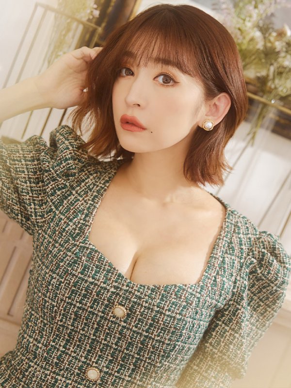 モデル：杉山佳那恵　身長：159cm　着用サイズ：Sサイズ