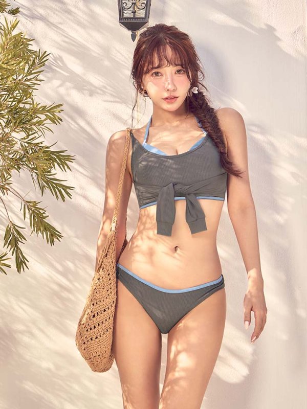 グレー×ブルー　モデル：三上悠亜　身長：159cm　着用サイズ：Sサイズ