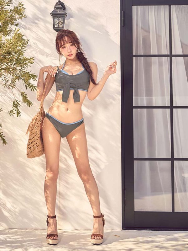 グレー×ブルー　モデル：三上悠亜　身長：159cm　着用サイズ：Sサイズ