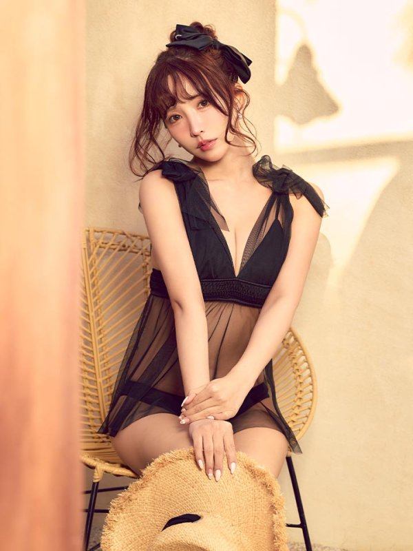 ブラック　モデル：三上悠亜　身長：159cm　着用サイズ：Sサイズ