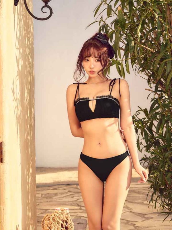 ブラック　モデル：三上悠亜　身長：159cm　着用サイズ：Sサイズ