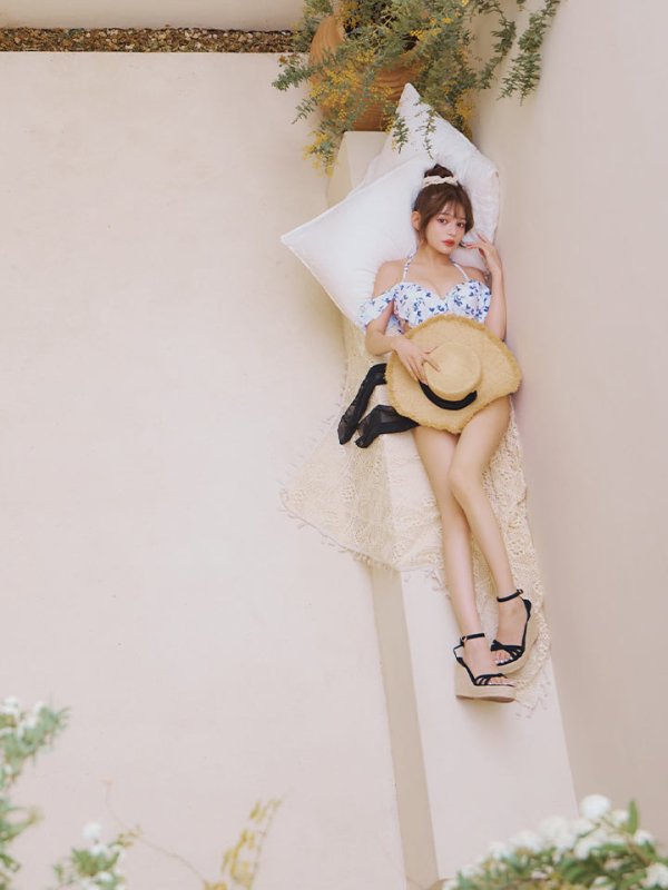 ブルー　モデル：吉木千沙都（ちぃぽぽ）　身長：158cm　着用サイズ：Sサイズ