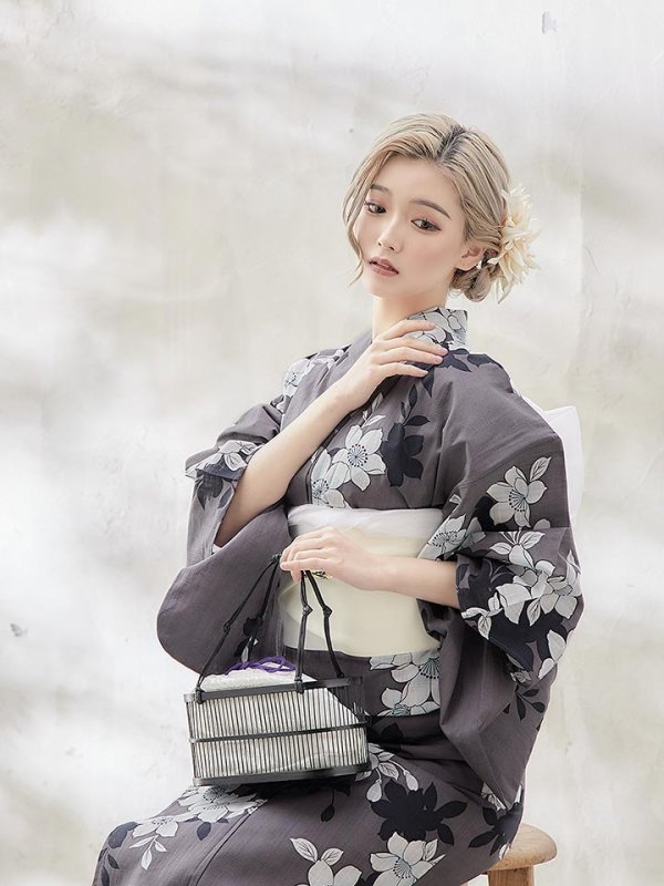 画像10: 【即日発送】【浴衣】クラシカルグレーの百合浴衣  【浴衣３点セット 浴衣/帯/下駄】[YMT]