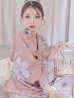 画像1: 大人スウィート/くすみピンク椿浴衣【浴衣３点セット 浴衣/帯/下駄】OBI-siwa-200-kj-13-OW / HIMO-900-yn-8-P / YA-1079-kj-5-W / HEKO-800-sb-5-W / GETA-02-ok-5-P[YMT] (1)