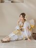 画像2: 【即日発送】アンニュイイエローフラワー浴衣  【浴衣３点セット 浴衣/帯/下駄】OBI-g-500-kj-5-MUS / HIMO-902-kj-2-MUS / HEKO-800-sb-5-W / YA-577-kj-W / GETA-01-kj-3-IV /  [YMT] (2)