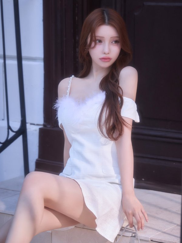 ホワイト　モデル：ももか　身長：156cm　着用サイズ：Sサイズ