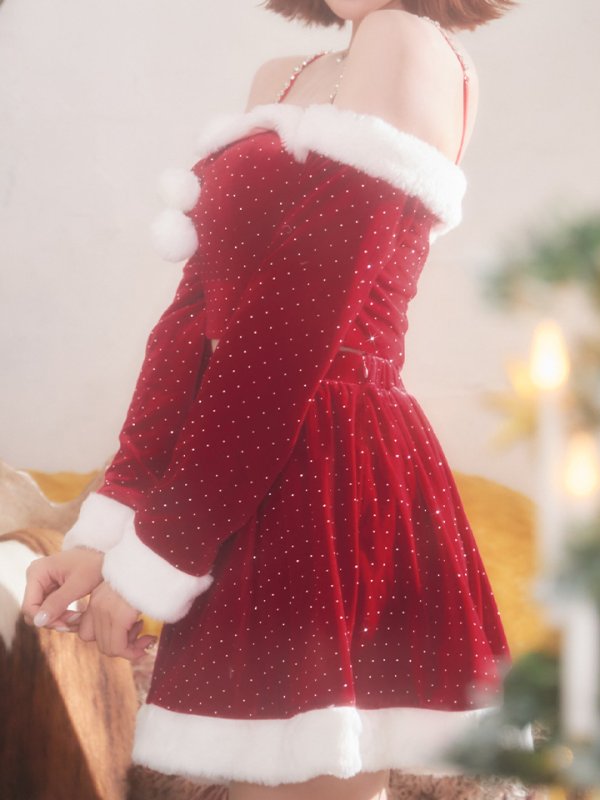 レッド　モデル：明日花キララ　身長162cm　着用サイズ：Sサイズ