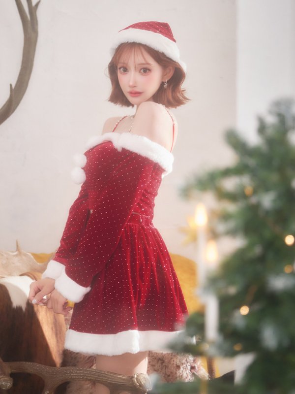 レッド　モデル：明日花キララ　身長162cm　着用サイズ：Sサイズ