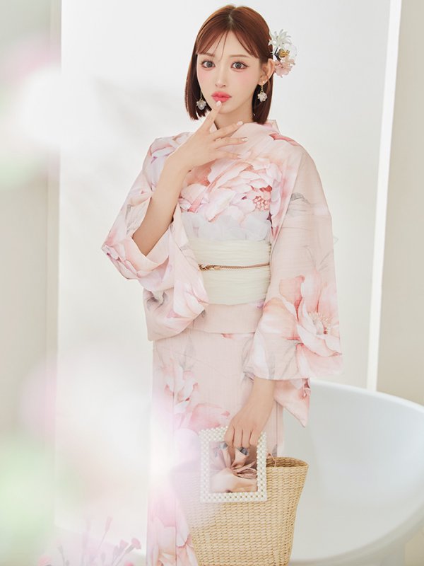 モデル：明日花キララ　身長：162cm　着用サイズ：Fサイズ