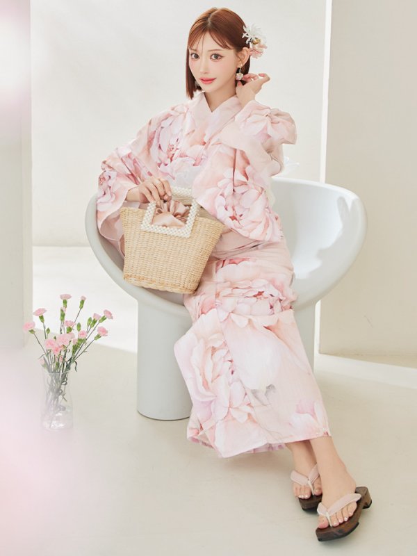 モデル：明日花キララ　身長：162cm　着用サイズ：Fサイズ